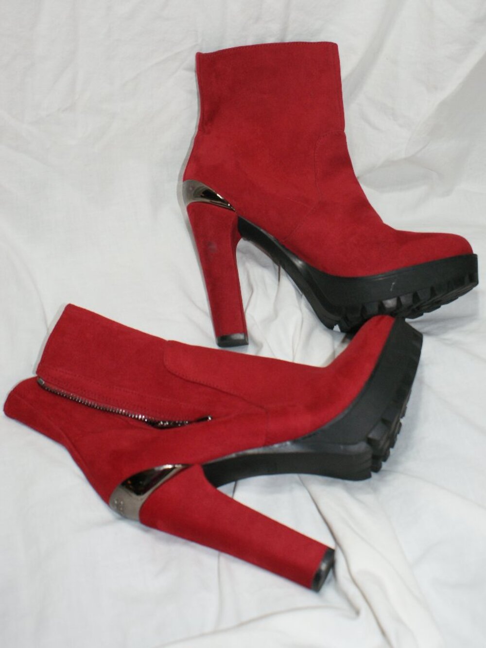 Guess Red Suede Platform Heel Bootie - Size 8 1/2 - LIKE NEW